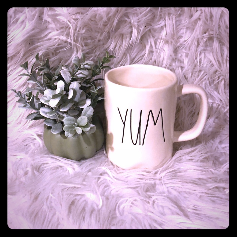 Rae Dunn Yum mug
